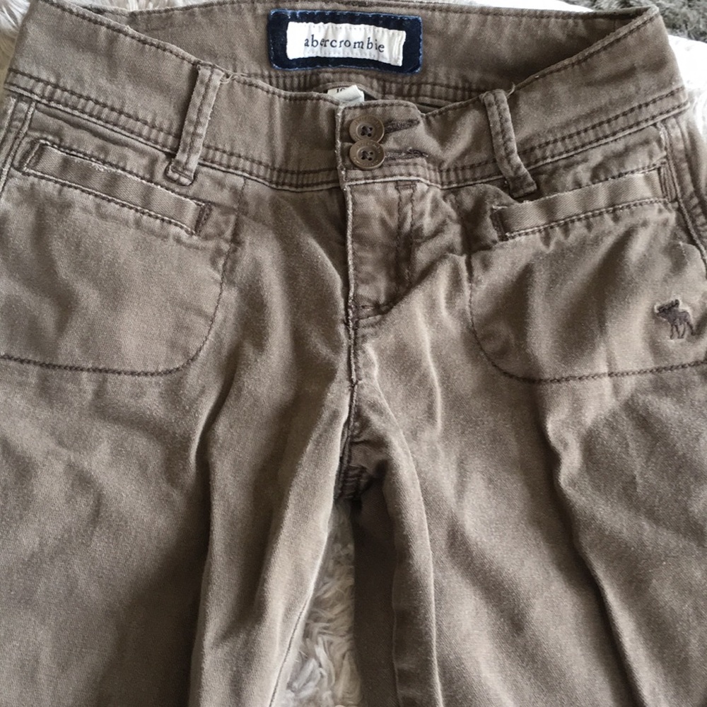 Adorable Abercrombie Chino style boot cut pants
